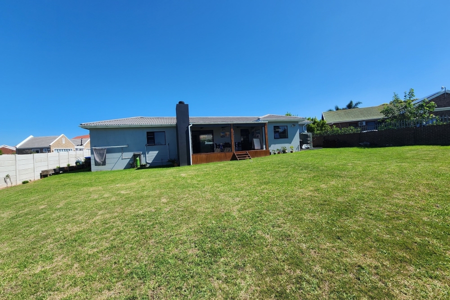 3 Bedroom Property for Sale in Wavecrest Eastern Cape